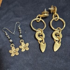 Chic Gold Floral and Hoop Earrings Set